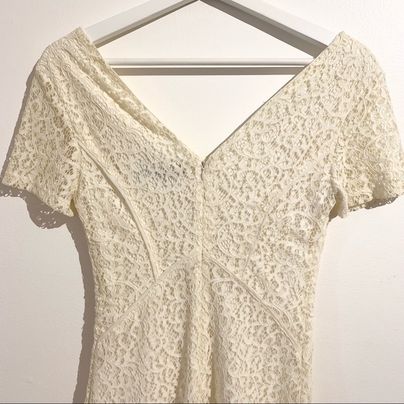 DYNAMITE Lace V-Neck Bodicon Dress - Picture 7 of 10